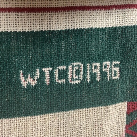 Vintage 96 Deck the Halls Tapestry - Picture 3 of 10